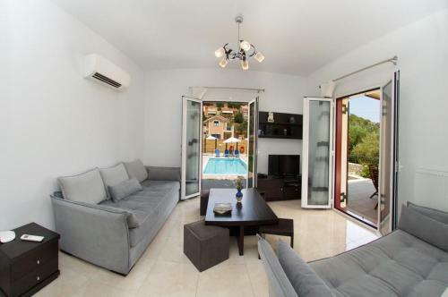 Regina Ioanna Villas