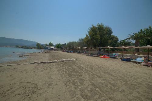 Robolla Beach Aparthotel