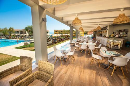 Robolla Beach Aparthotel