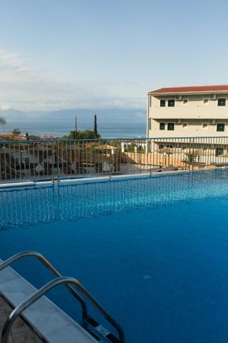 Robolla Beach Aparthotel