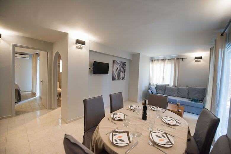 Regalo Apartments