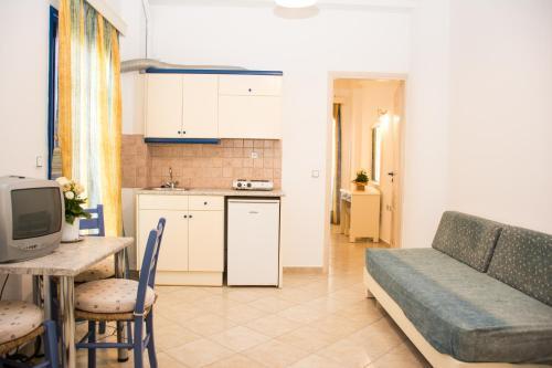 Uncle George Studios & Apartments