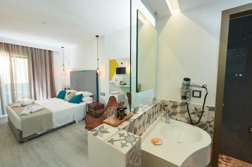 Blue Bottle Boutique Hotel