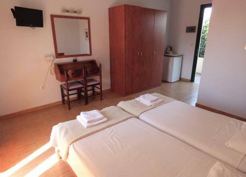 Dolphins Apartments & Rooms