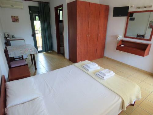 Dolphins Apartments & Rooms