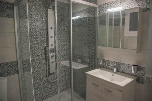 Hostal Leonidas House