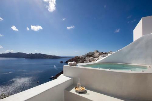 Apanema Cavehouses Santorini
