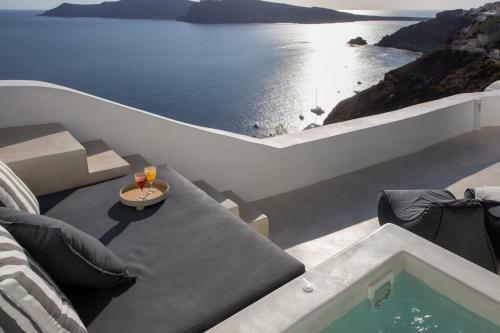 Apanema Cavehouses Santorini
