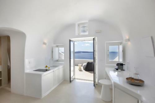 Apanema Cavehouses Santorini