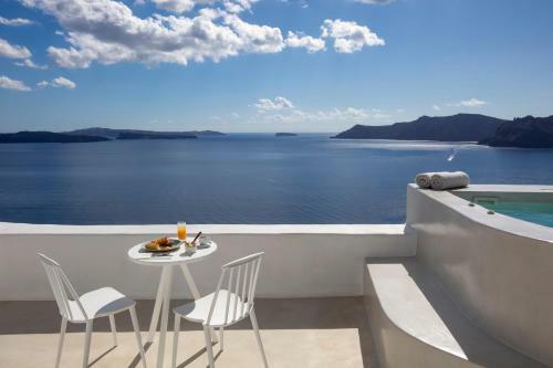 Apanema Cavehouses Santorini