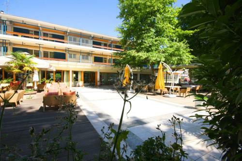 Xenia Hotel Drama