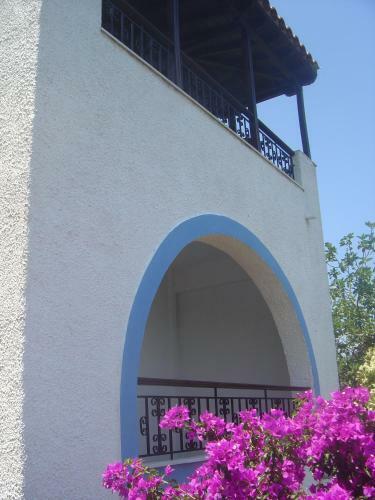 Captain George's Apartments