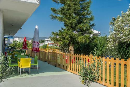 Yiannis Yard Studios & Apartments