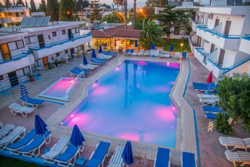 Yiannis Yard Studios & Apartments