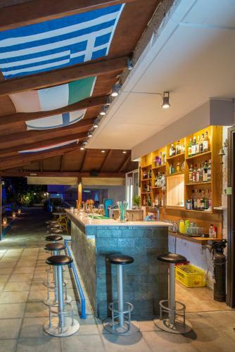 Yiannis Yard Studios & Apartments