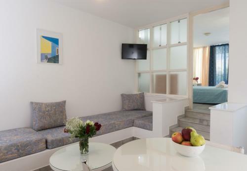 Markakis Apartments