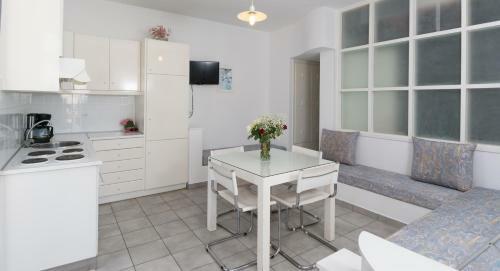 Markakis Apartments