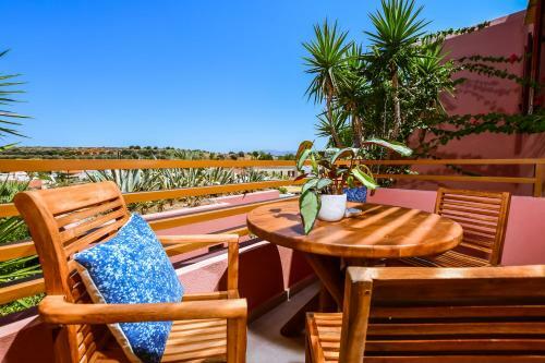 Aparthotel Anais Suites