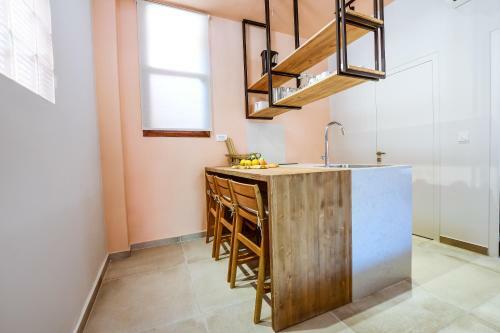 Aparthotel Anais Suites