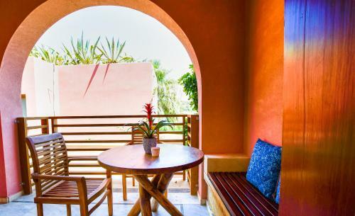 Aparthotel Anais Suites