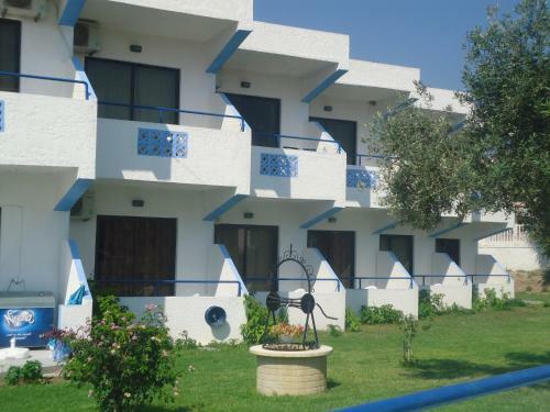 Eleni's Apartments