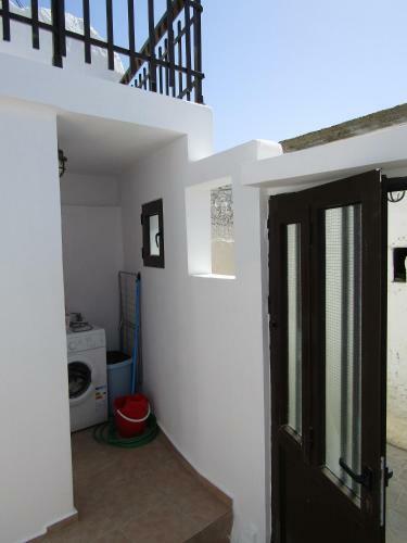 Theanos House