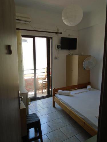 Hostal Orfeas Rooms