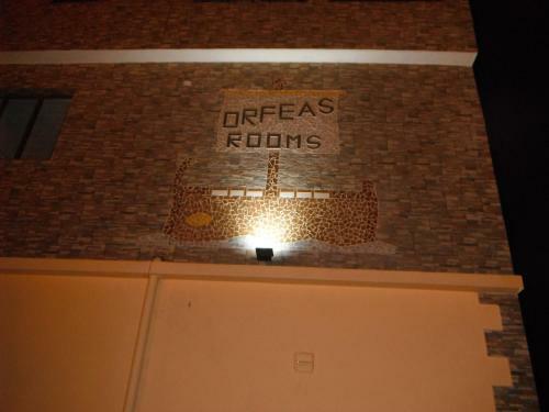 Hostal Orfeas Rooms