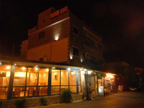 Hostal Orfeas Rooms