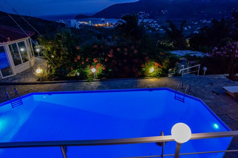 Hostal Kymothoi Rooms & Pool Bar
