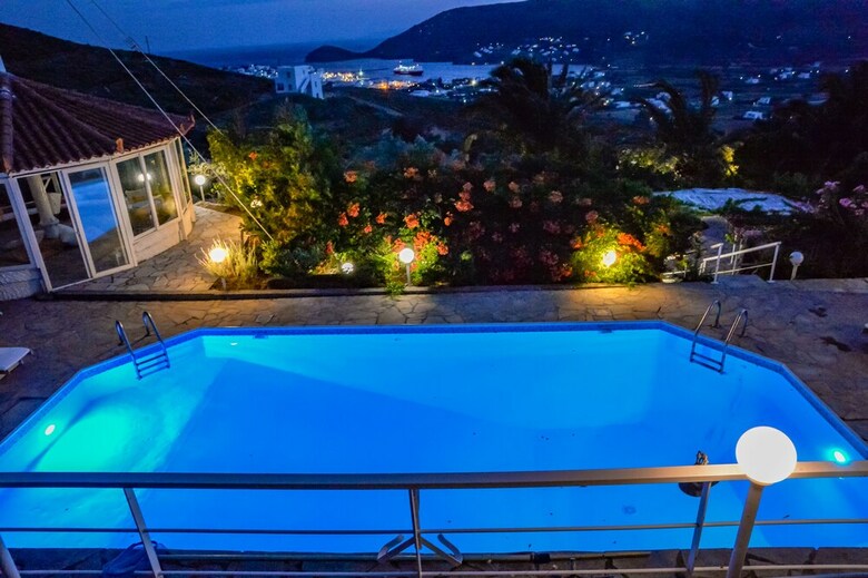 Hostal Kymothoi Rooms & Pool Bar