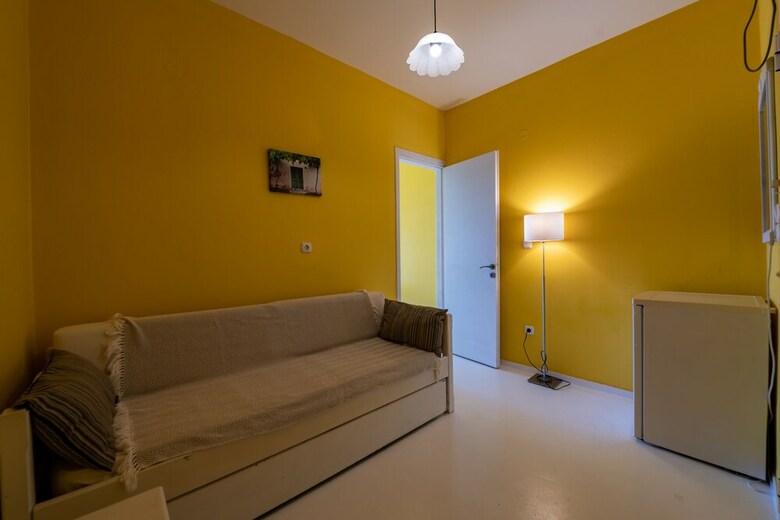 Hostal Kymothoi Rooms & Pool Bar