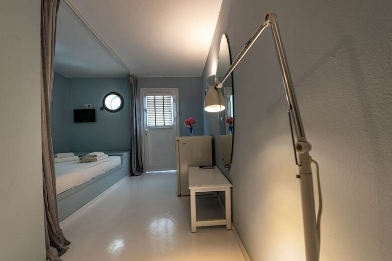 Hostal Kymothoi Rooms & Pool Bar