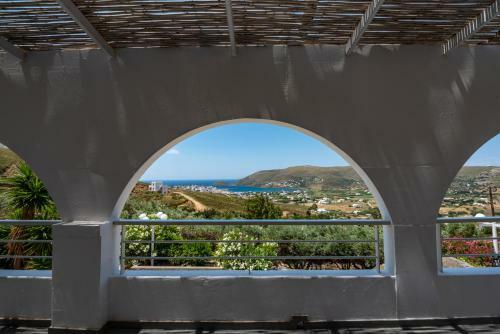 Hostal Kymothoi Rooms & Pool Bar