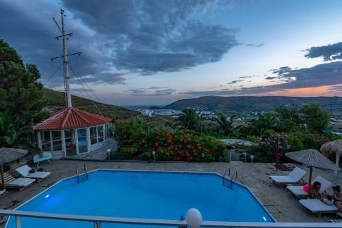 Hostal Kymothoi Rooms & Pool Bar