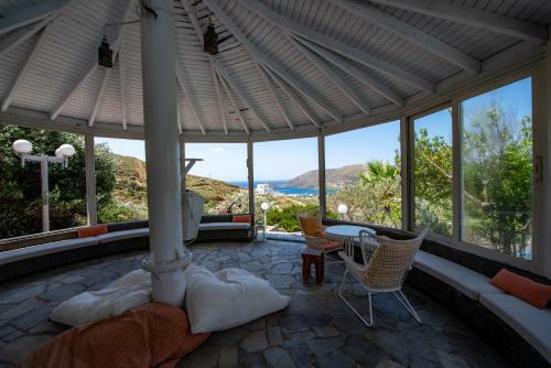 Hostal Kymothoi Rooms & Pool Bar