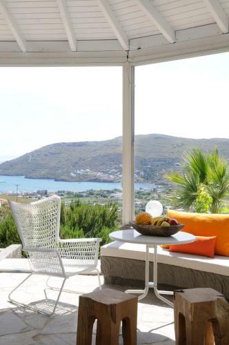 Hostal Kymothoi Rooms & Pool Bar
