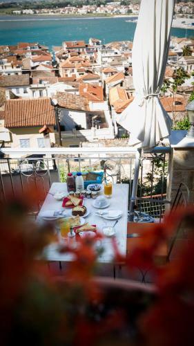 Hostal Acronafplia Pension A
