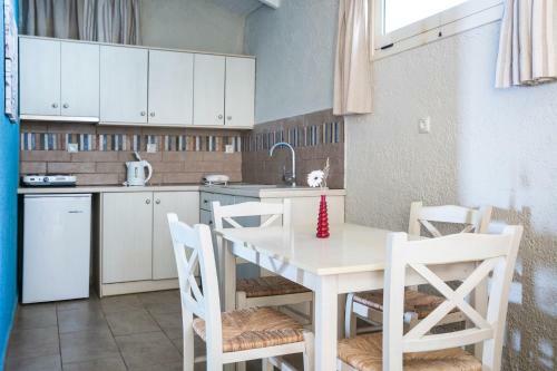 Irilena Studios And Apartments
