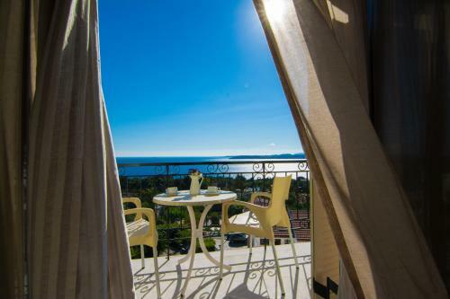 Irilena Studios And Apartments