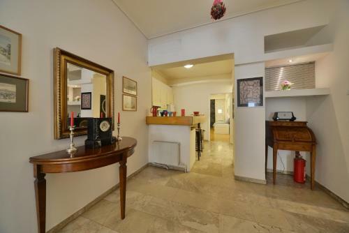 Architect Designer's Apartment In Kolonaki