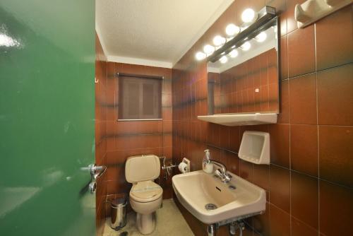 Architect Designer's Apartment In Kolonaki