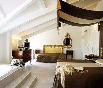 M Glamour Hotel