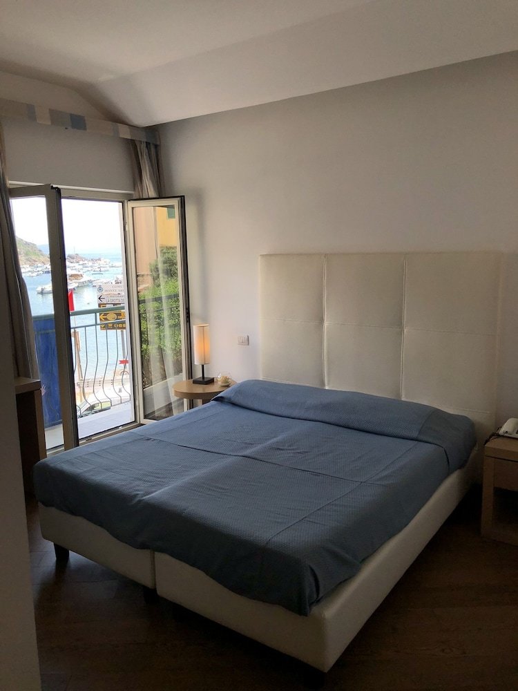 Bi-hotel