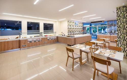 Palm Beach Hotel - Adults Only