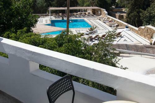 Armadoros Hotel / Ios Backpackers