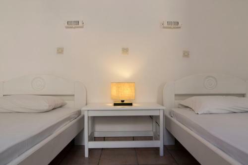 Armadoros Hotel / Ios Backpackers