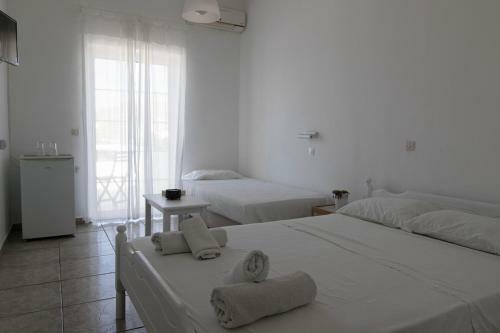 Armadoros Hotel / Ios Backpackers