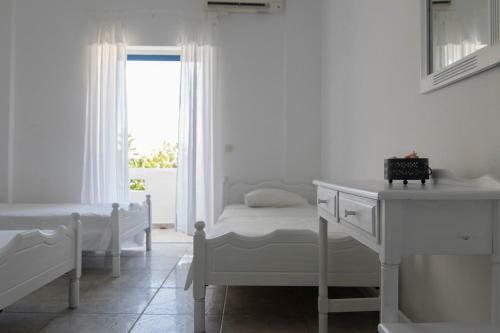 Armadoros Hotel / Ios Backpackers