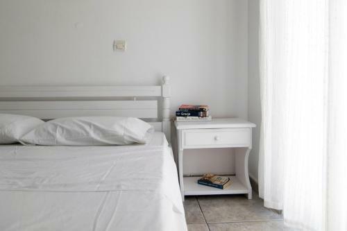 Armadoros Hotel / Ios Backpackers